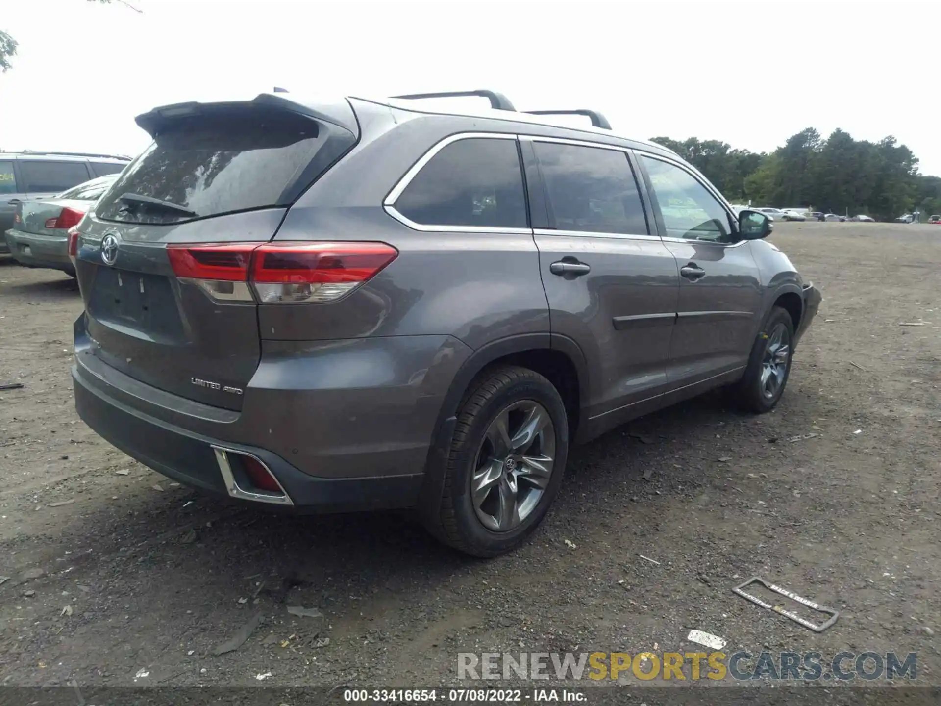 4 Photograph of a damaged car 5TDDZRFH8KS730182 TOYOTA HIGHLANDER 2019