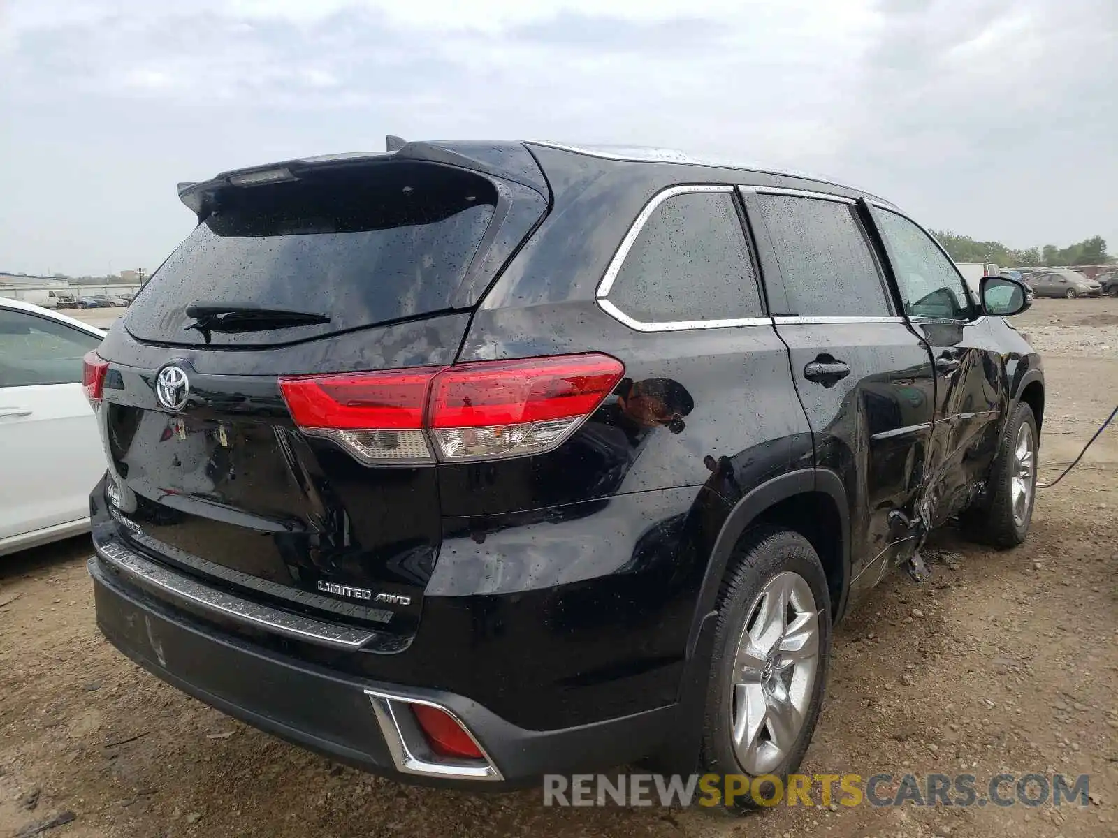 4 Photograph of a damaged car 5TDDZRFH8KS734152 TOYOTA HIGHLANDER 2019