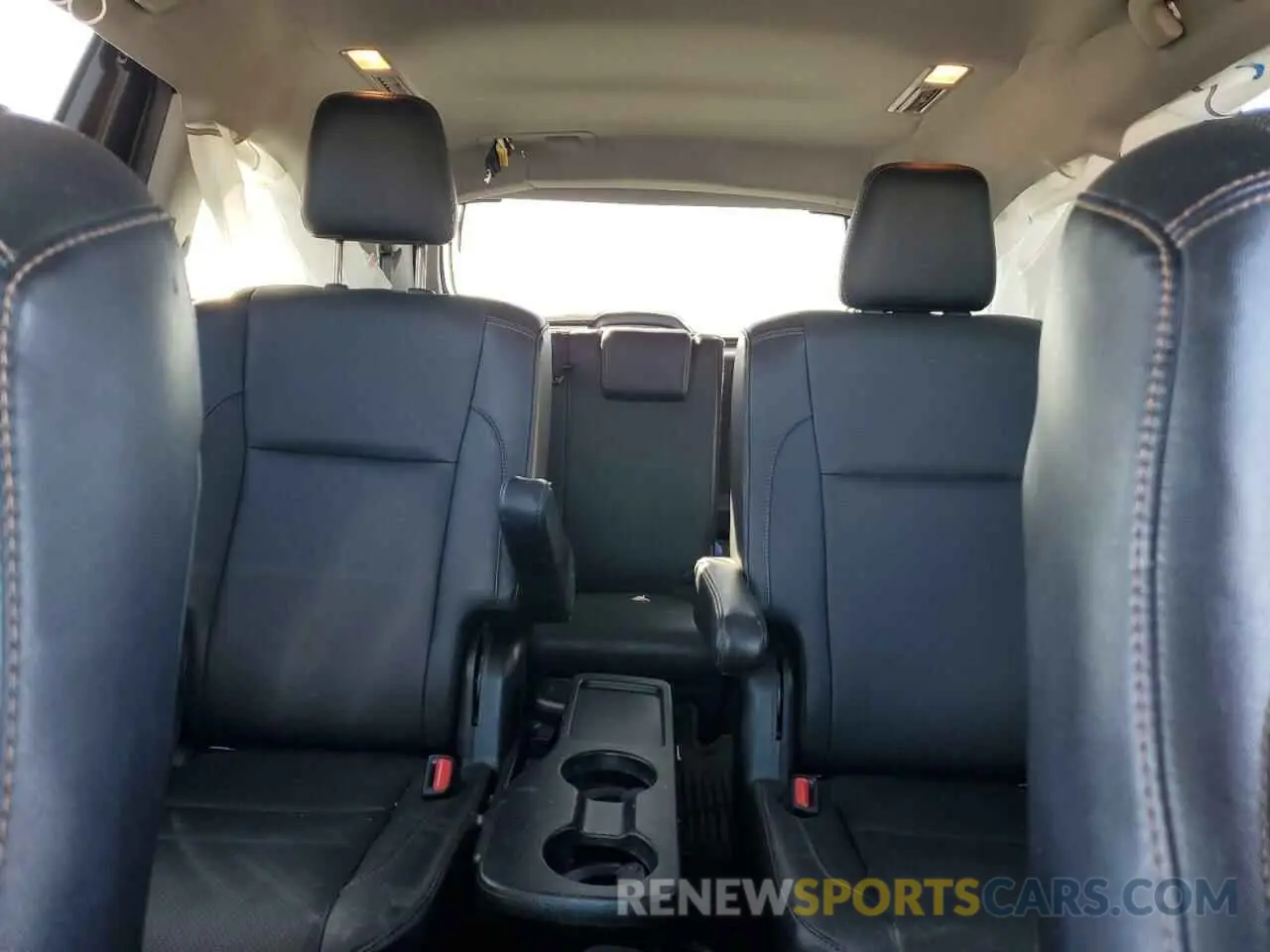 10 Photograph of a damaged car 5TDDZRFH8KS917566 TOYOTA HIGHLANDER 2019