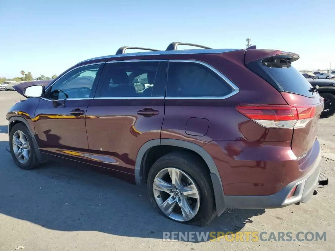2 Photograph of a damaged car 5TDDZRFH8KS917566 TOYOTA HIGHLANDER 2019
