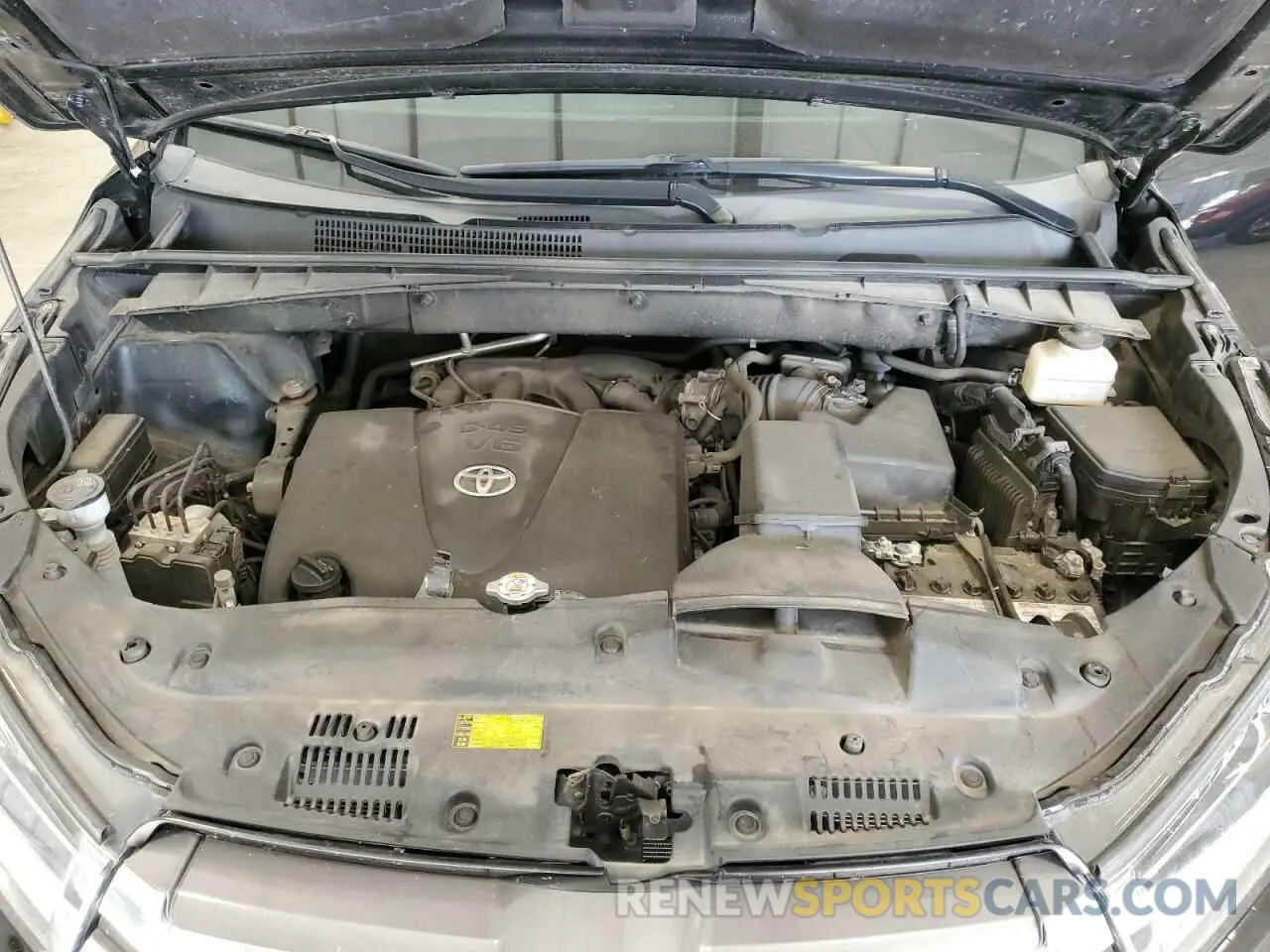 12 Photograph of a damaged car 5TDDZRFH8KS926140 TOYOTA HIGHLANDER 2019