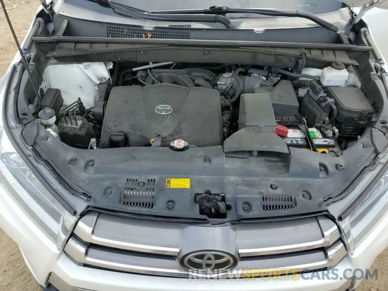 12 Photograph of a damaged car 5TDDZRFH8KS932410 TOYOTA HIGHLANDER 2019