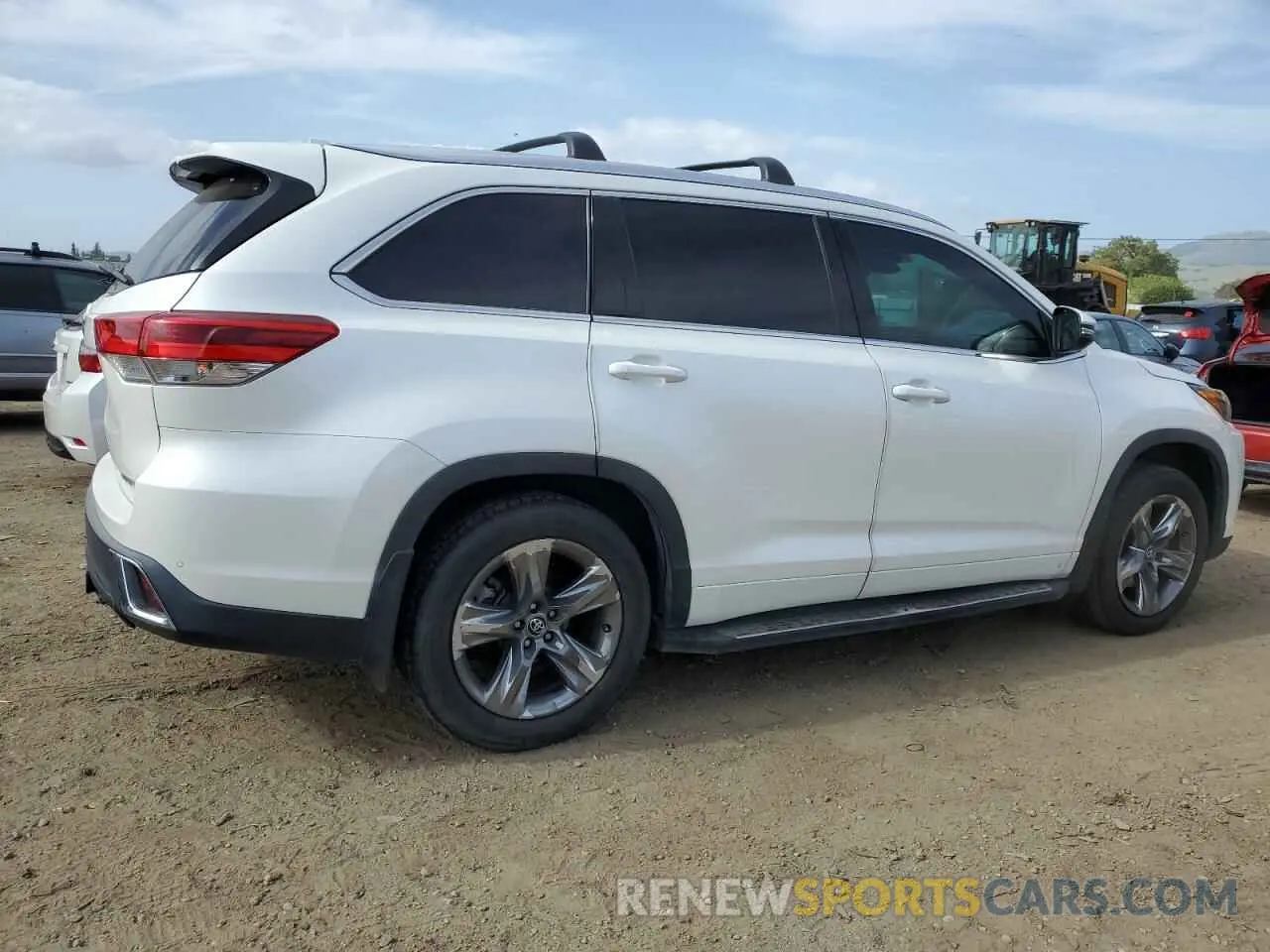 3 Photograph of a damaged car 5TDDZRFH8KS932410 TOYOTA HIGHLANDER 2019