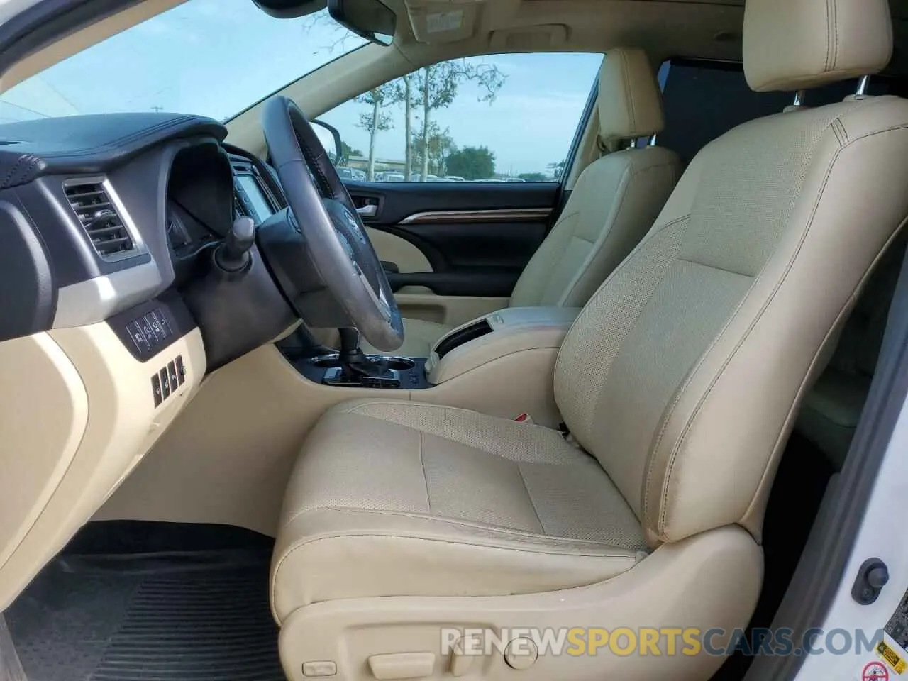 7 Photograph of a damaged car 5TDDZRFH8KS932410 TOYOTA HIGHLANDER 2019