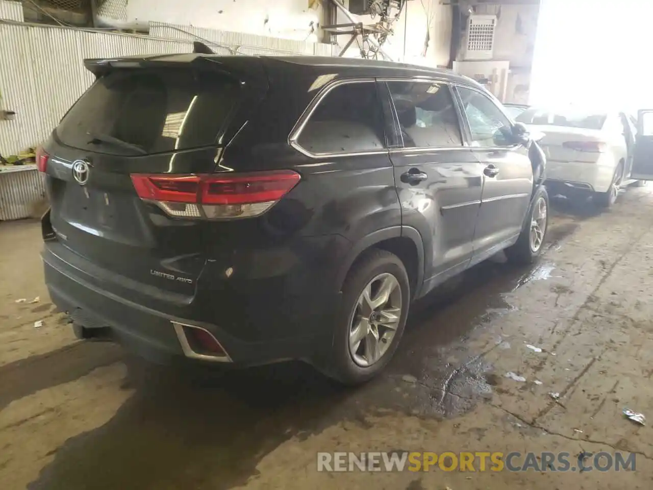 4 Photograph of a damaged car 5TDDZRFH8KS934500 TOYOTA HIGHLANDER 2019