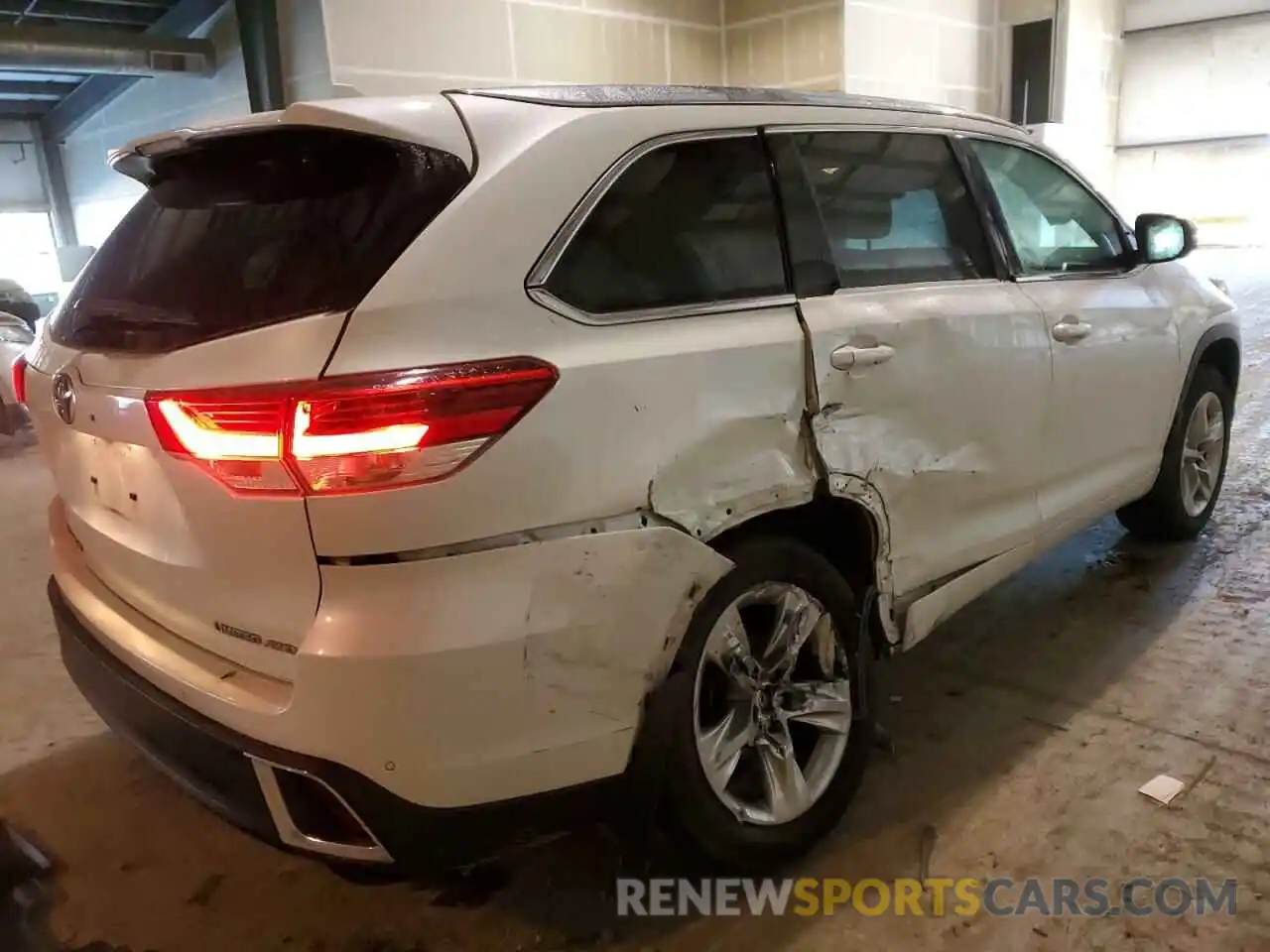 3 Photograph of a damaged car 5TDDZRFH8KS968193 TOYOTA HIGHLANDER 2019