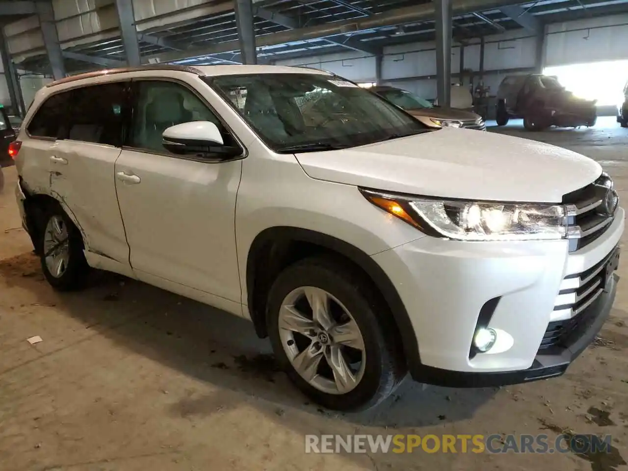 4 Photograph of a damaged car 5TDDZRFH8KS968193 TOYOTA HIGHLANDER 2019