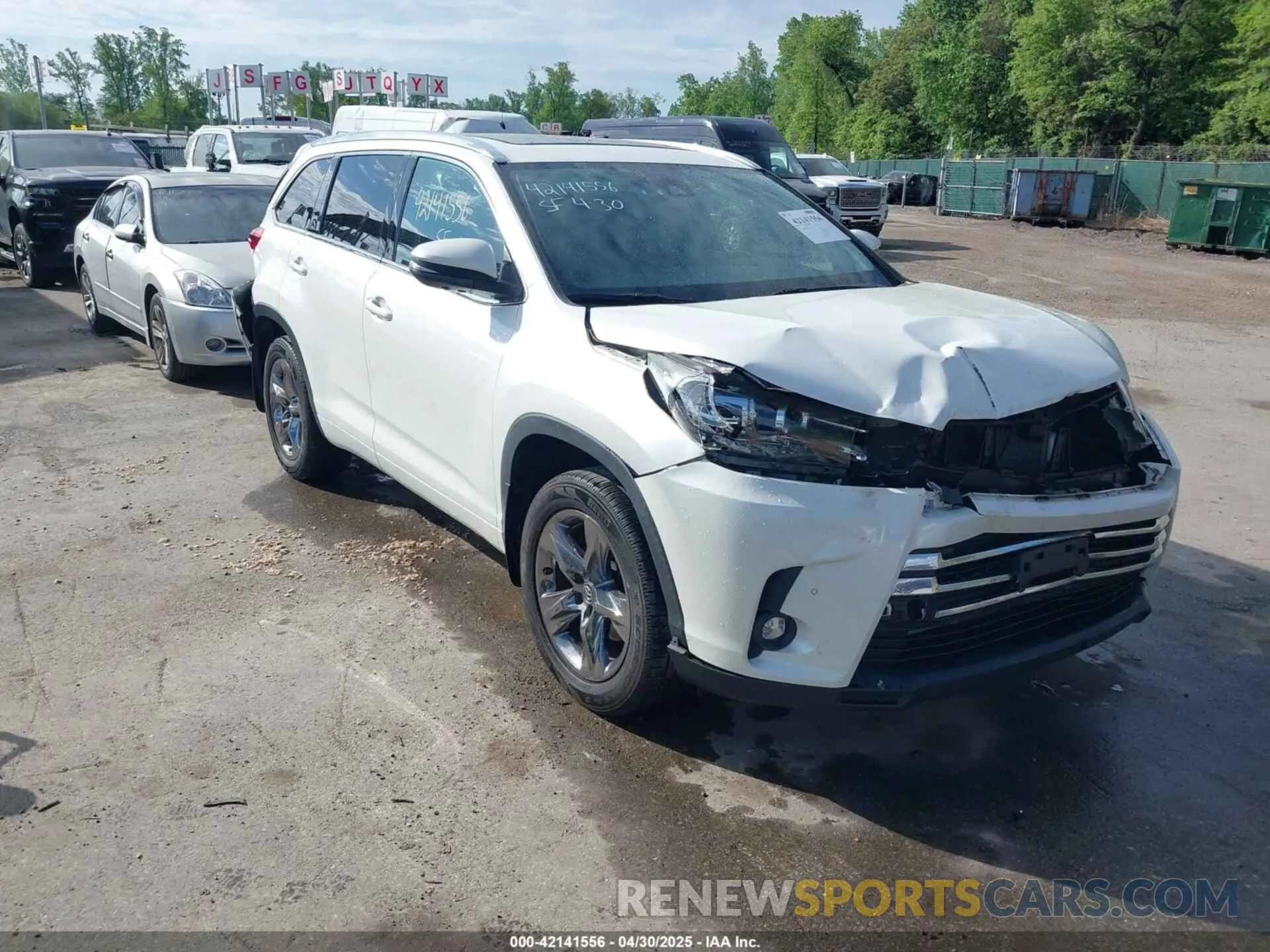 1 Photograph of a damaged car 5TDDZRFH8KS968209 TOYOTA HIGHLANDER 2019
