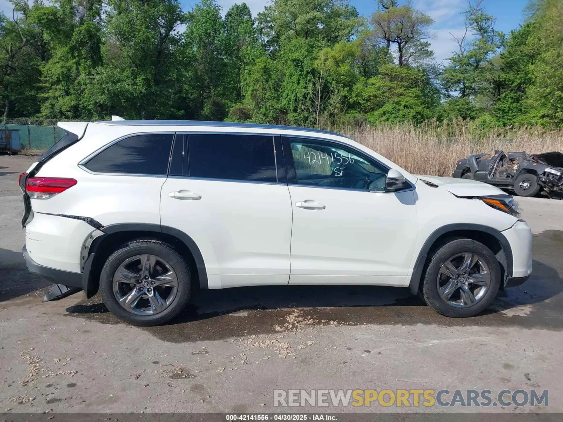 13 Photograph of a damaged car 5TDDZRFH8KS968209 TOYOTA HIGHLANDER 2019
