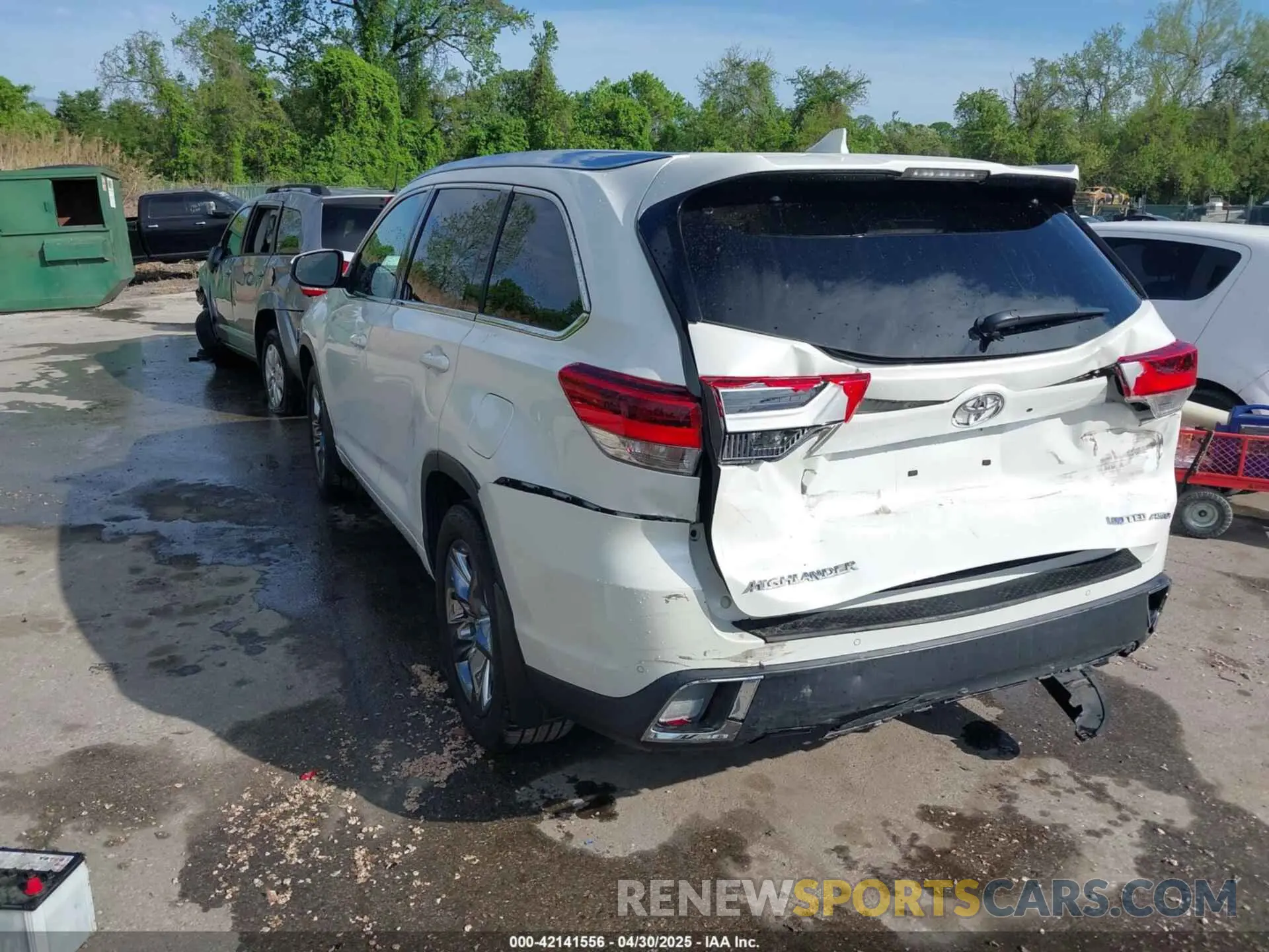 18 Photograph of a damaged car 5TDDZRFH8KS968209 TOYOTA HIGHLANDER 2019
