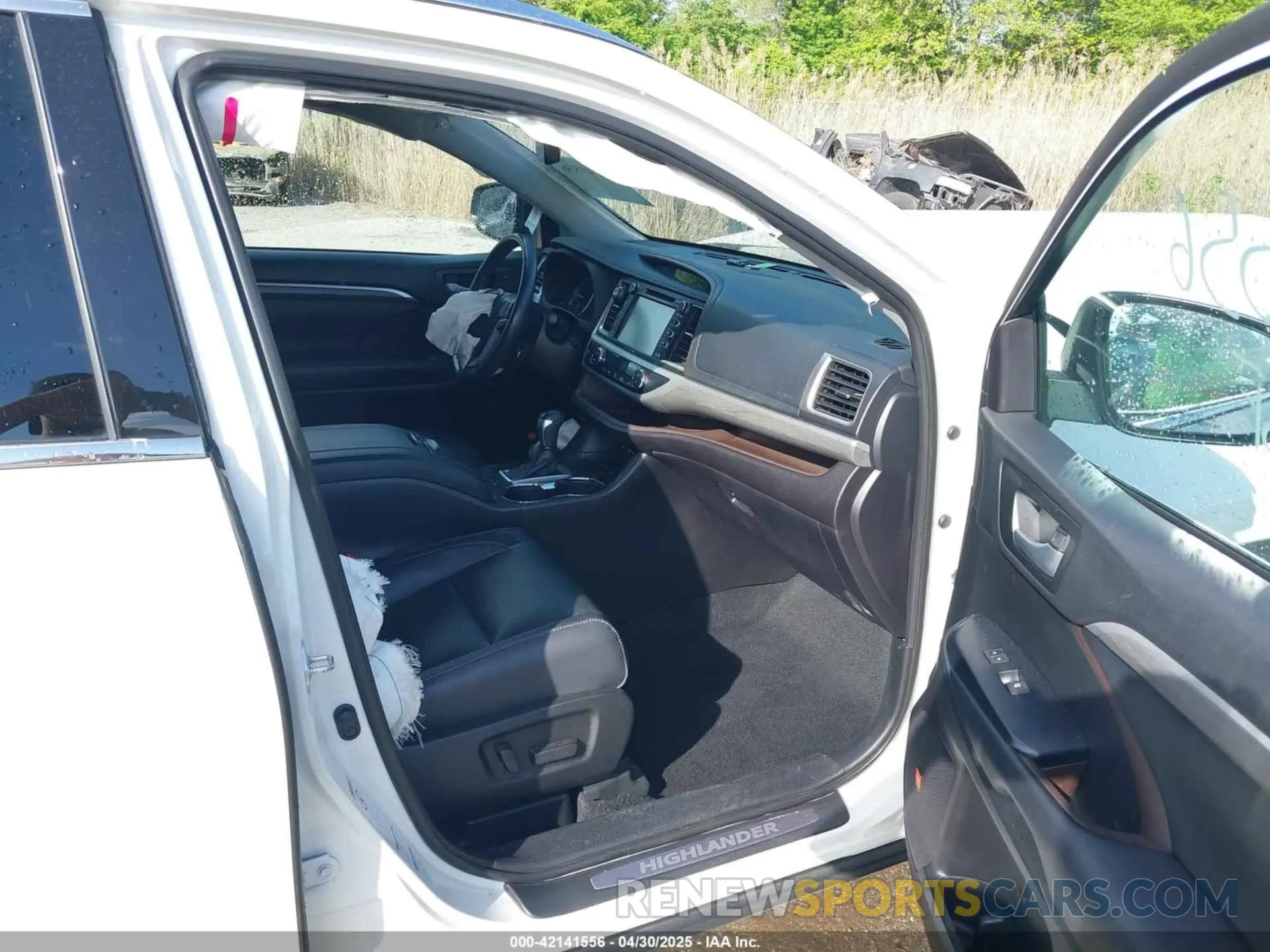 5 Photograph of a damaged car 5TDDZRFH8KS968209 TOYOTA HIGHLANDER 2019