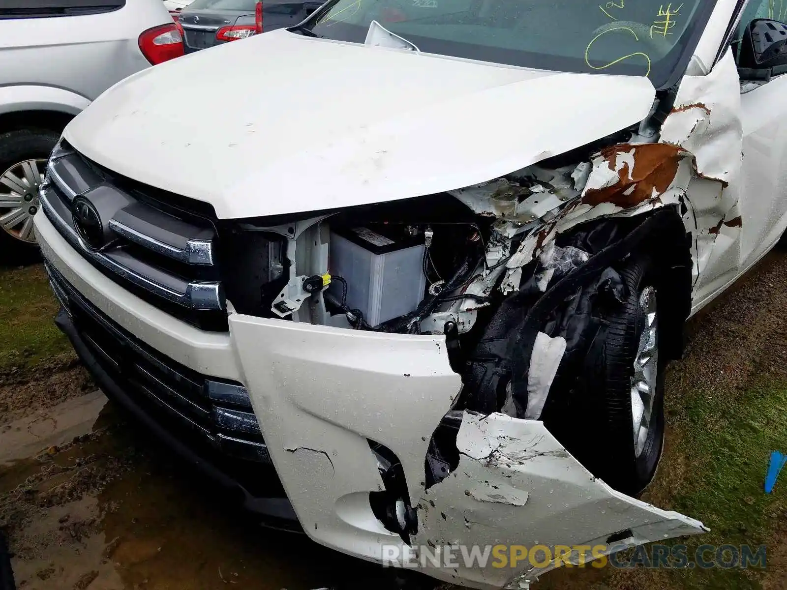 9 Photograph of a damaged car 5TDDZRFH8KS972549 TOYOTA HIGHLANDER 2019