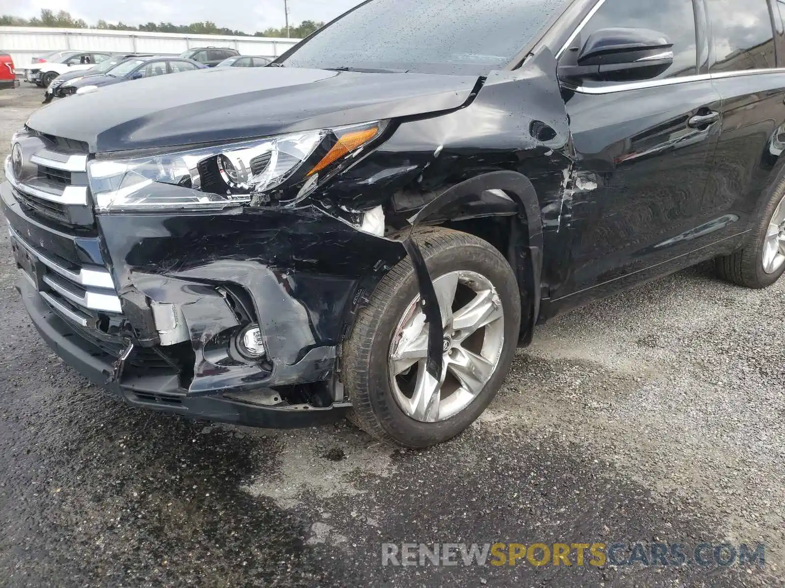 9 Photograph of a damaged car 5TDDZRFH8KS975614 TOYOTA HIGHLANDER 2019