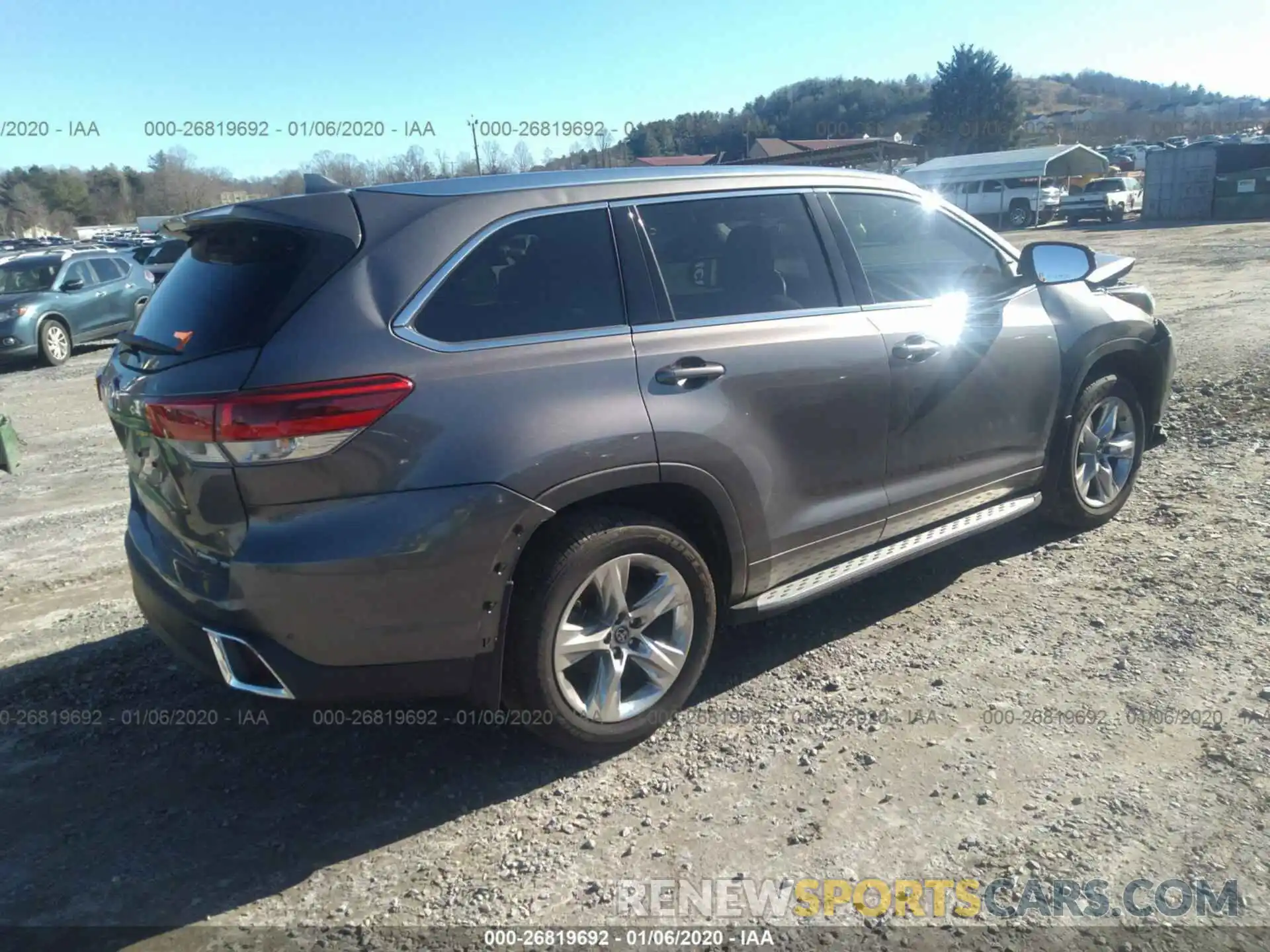 4 Photograph of a damaged car 5TDDZRFH8KS978576 TOYOTA HIGHLANDER 2019