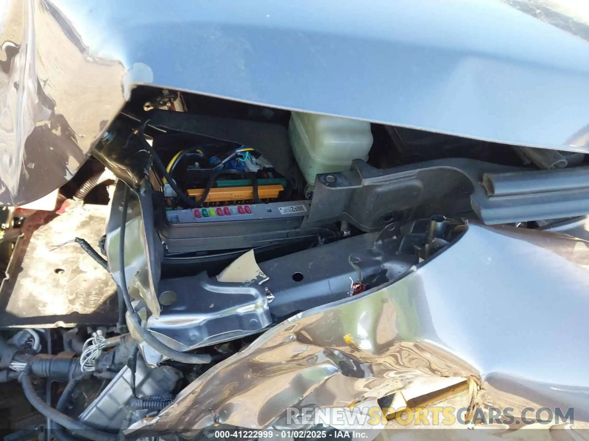 17 Photograph of a damaged car 5TDDZRFH8KS980392 TOYOTA HIGHLANDER 2019