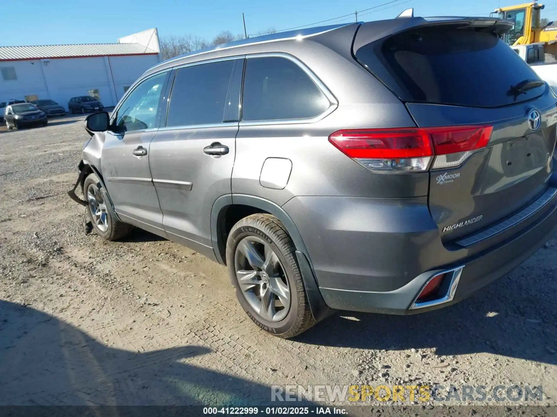 3 Photograph of a damaged car 5TDDZRFH8KS980392 TOYOTA HIGHLANDER 2019