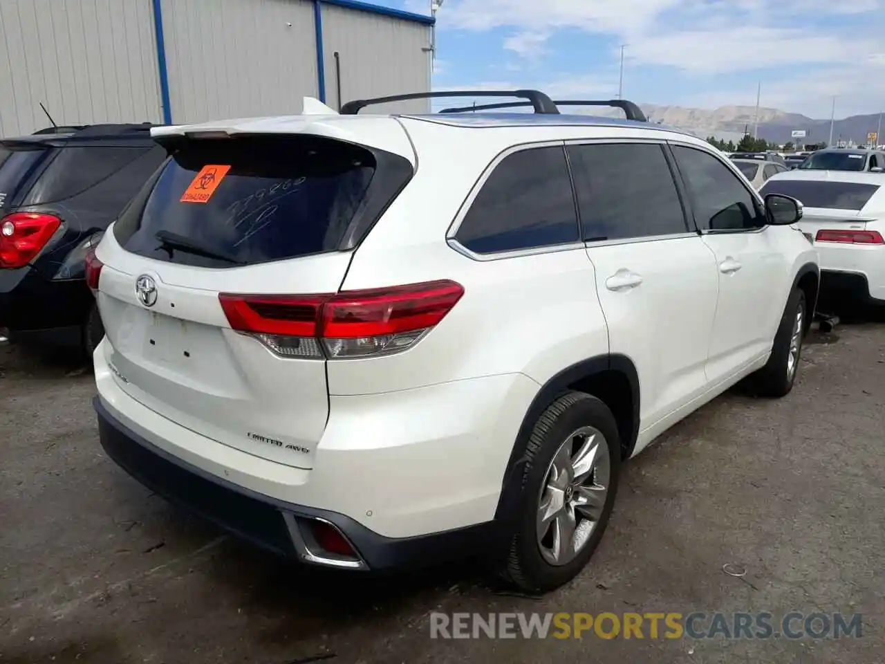 4 Photograph of a damaged car 5TDDZRFH8KS983938 TOYOTA HIGHLANDER 2019