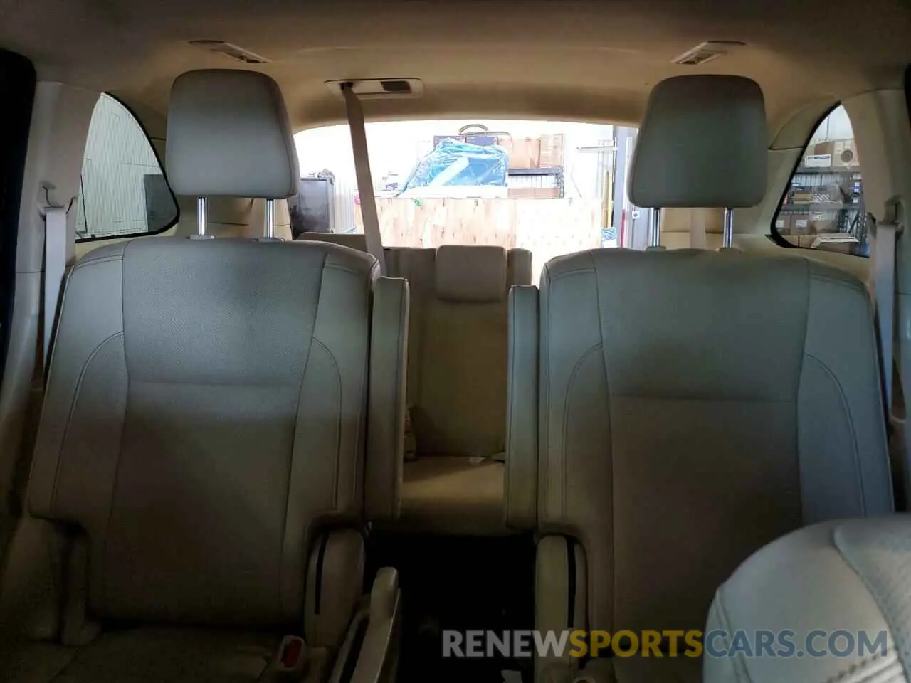 10 Photograph of a damaged car 5TDDZRFH8KS984040 TOYOTA HIGHLANDER 2019