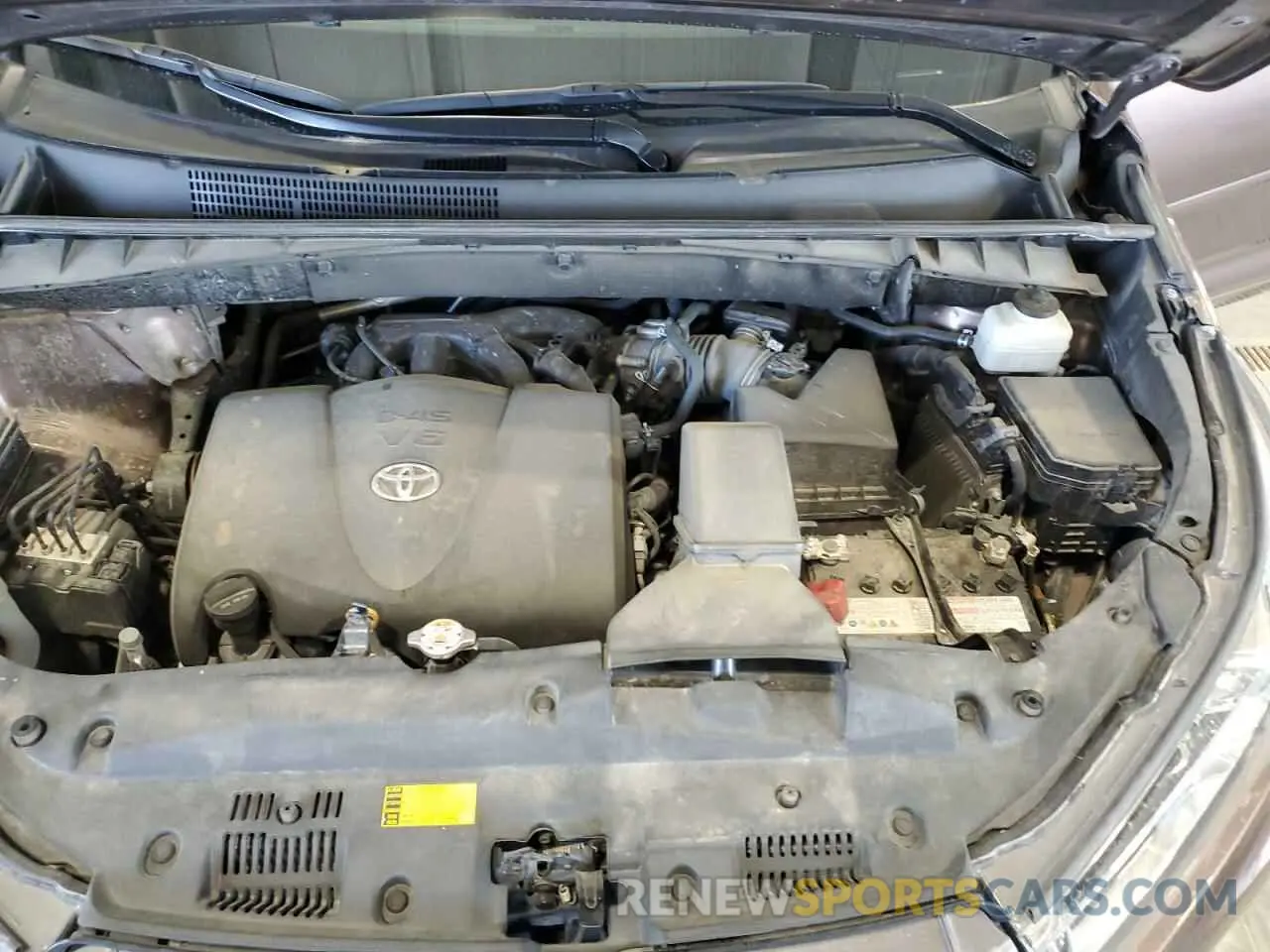 12 Photograph of a damaged car 5TDDZRFH8KS984040 TOYOTA HIGHLANDER 2019