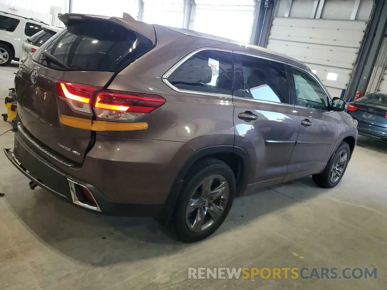 3 Photograph of a damaged car 5TDDZRFH8KS984040 TOYOTA HIGHLANDER 2019