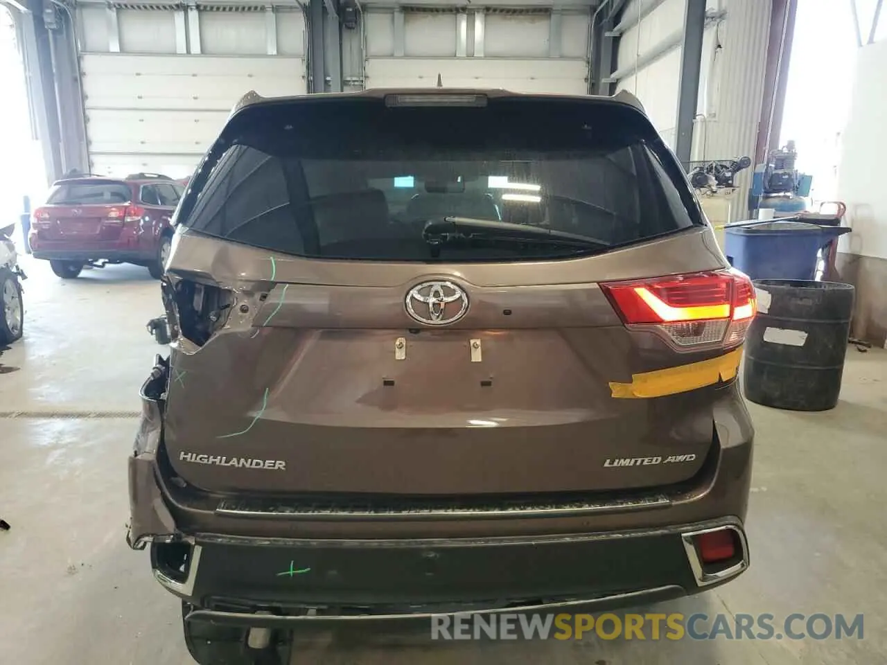 6 Photograph of a damaged car 5TDDZRFH8KS984040 TOYOTA HIGHLANDER 2019