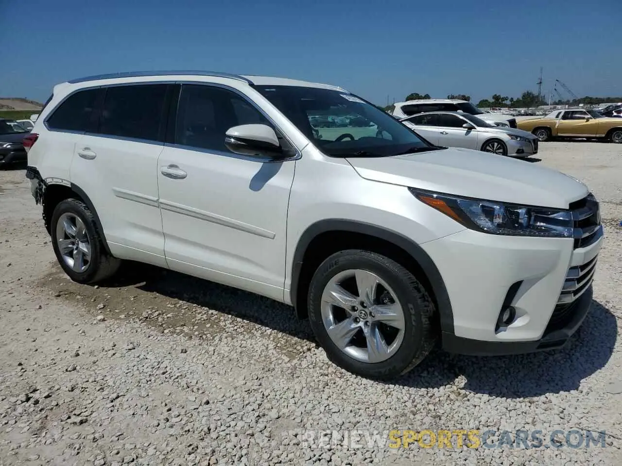 4 Photograph of a damaged car 5TDDZRFH8KS984412 TOYOTA HIGHLANDER 2019