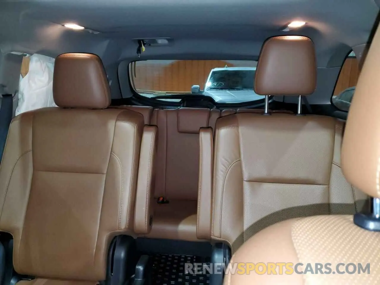 10 Photograph of a damaged car 5TDDZRFH8KS991862 TOYOTA HIGHLANDER 2019