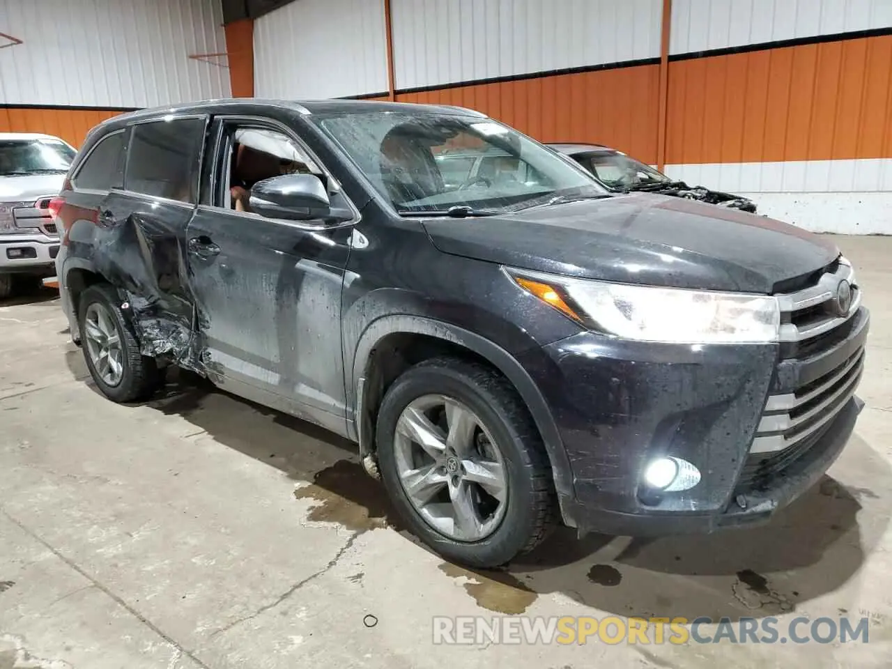 4 Photograph of a damaged car 5TDDZRFH8KS991862 TOYOTA HIGHLANDER 2019