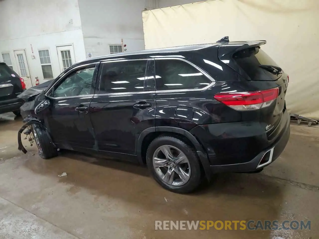 2 Photograph of a damaged car 5TDDZRFH9KS703301 TOYOTA HIGHLANDER 2019