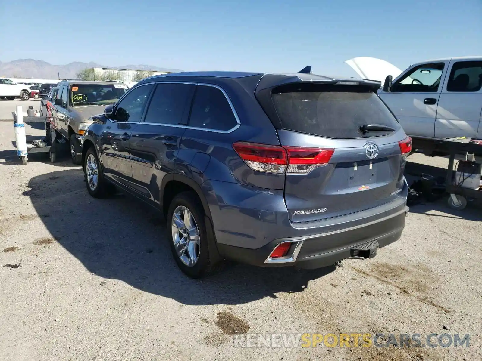 3 Photograph of a damaged car 5TDDZRFH9KS703671 TOYOTA HIGHLANDER 2019