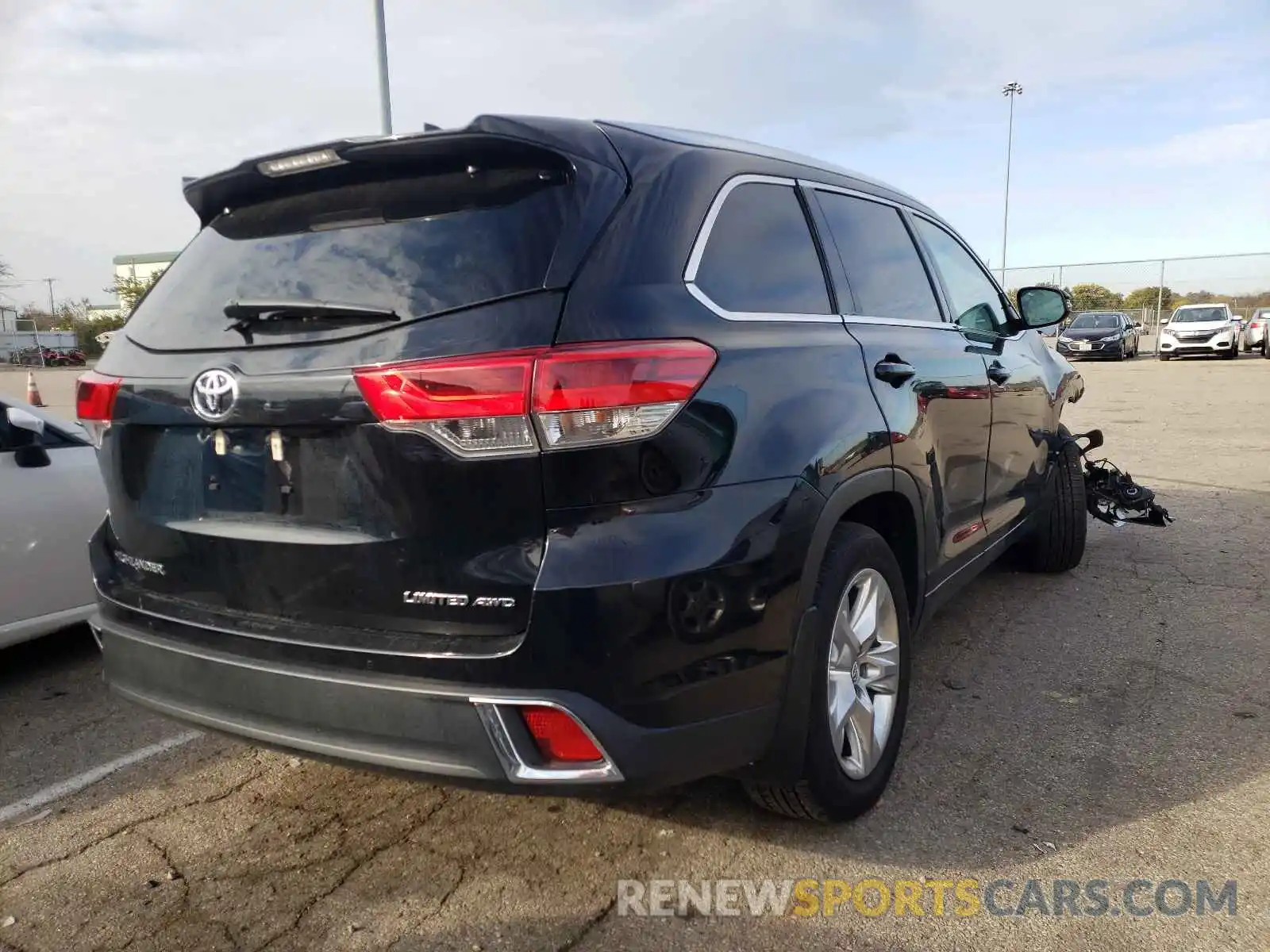 4 Photograph of a damaged car 5TDDZRFH9KS718848 TOYOTA HIGHLANDER 2019