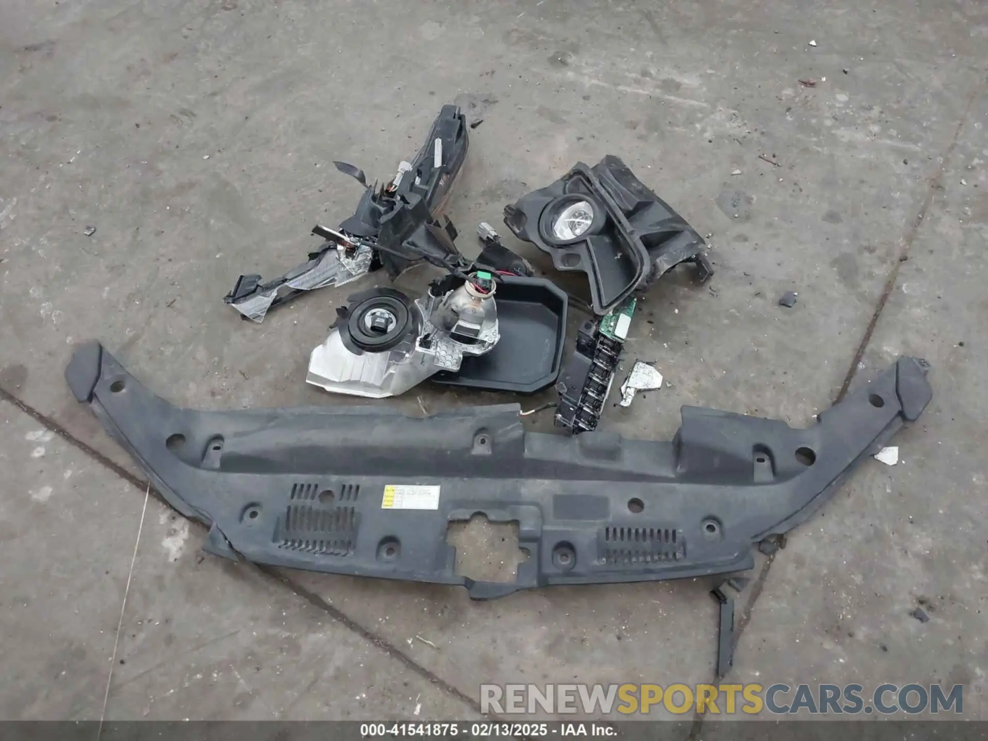 11 Photograph of a damaged car 5TDDZRFH9KS733432 TOYOTA HIGHLANDER 2019
