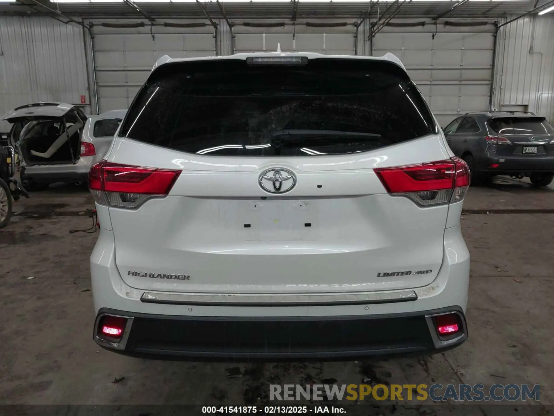 16 Photograph of a damaged car 5TDDZRFH9KS733432 TOYOTA HIGHLANDER 2019