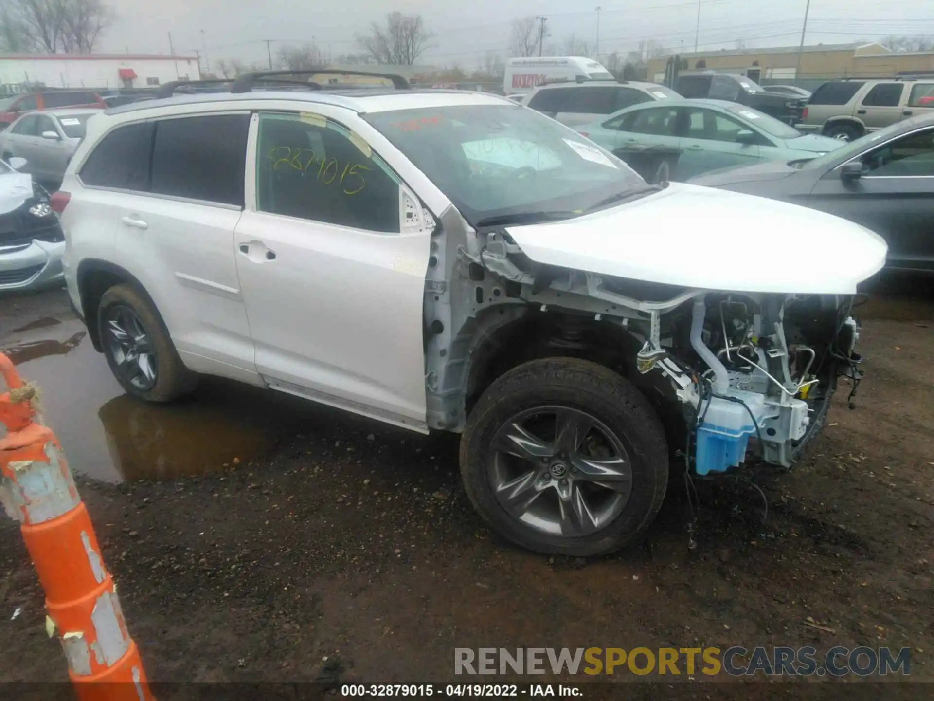 1 Photograph of a damaged car 5TDDZRFH9KS742101 TOYOTA HIGHLANDER 2019