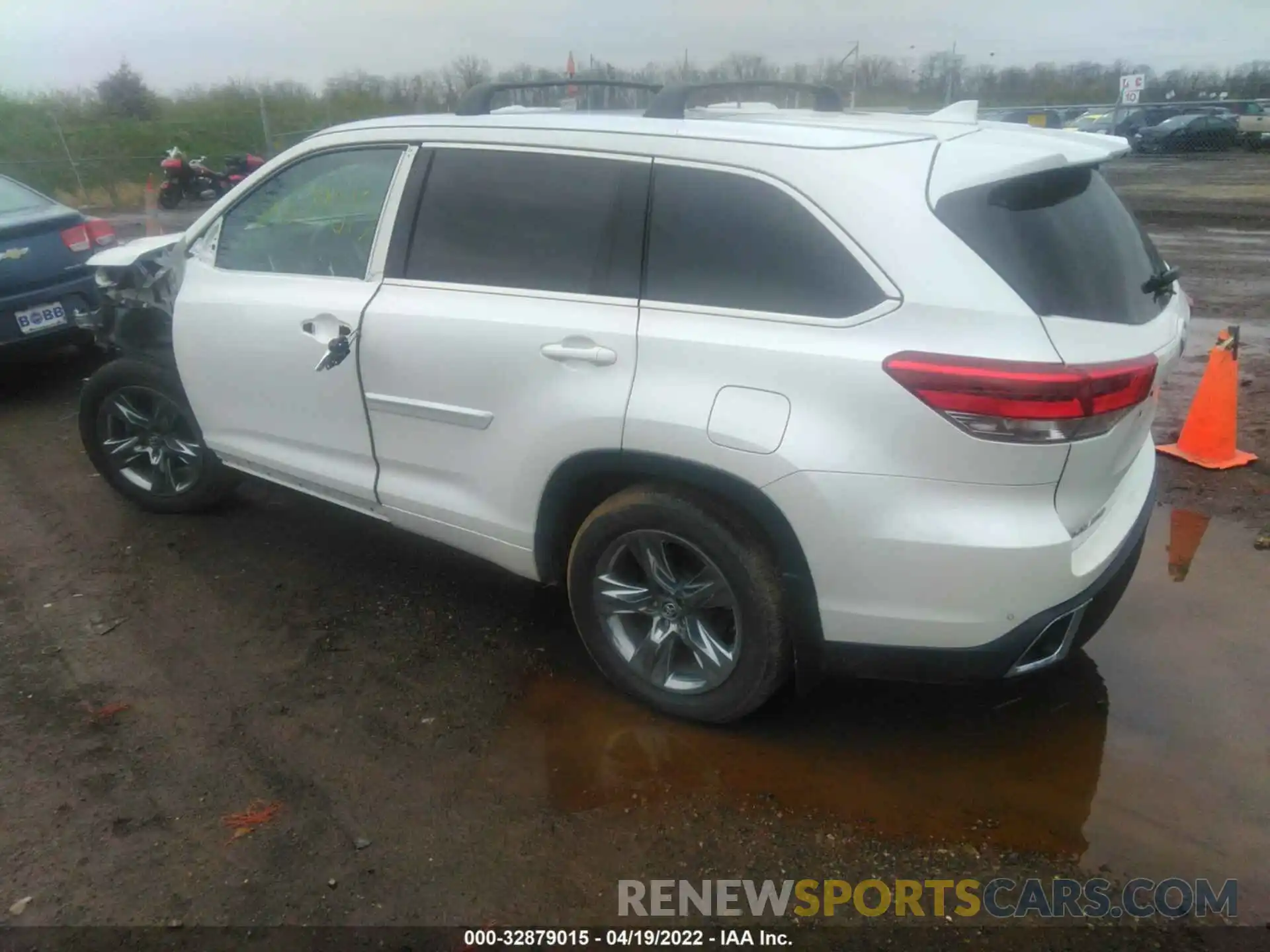 3 Photograph of a damaged car 5TDDZRFH9KS742101 TOYOTA HIGHLANDER 2019