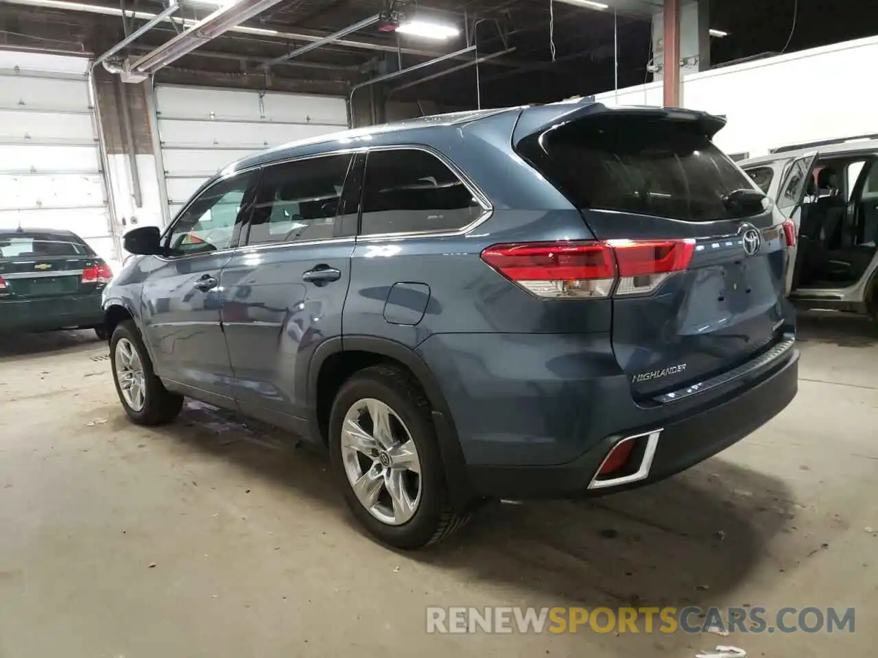 2 Photograph of a damaged car 5TDDZRFH9KS916166 TOYOTA HIGHLANDER 2019