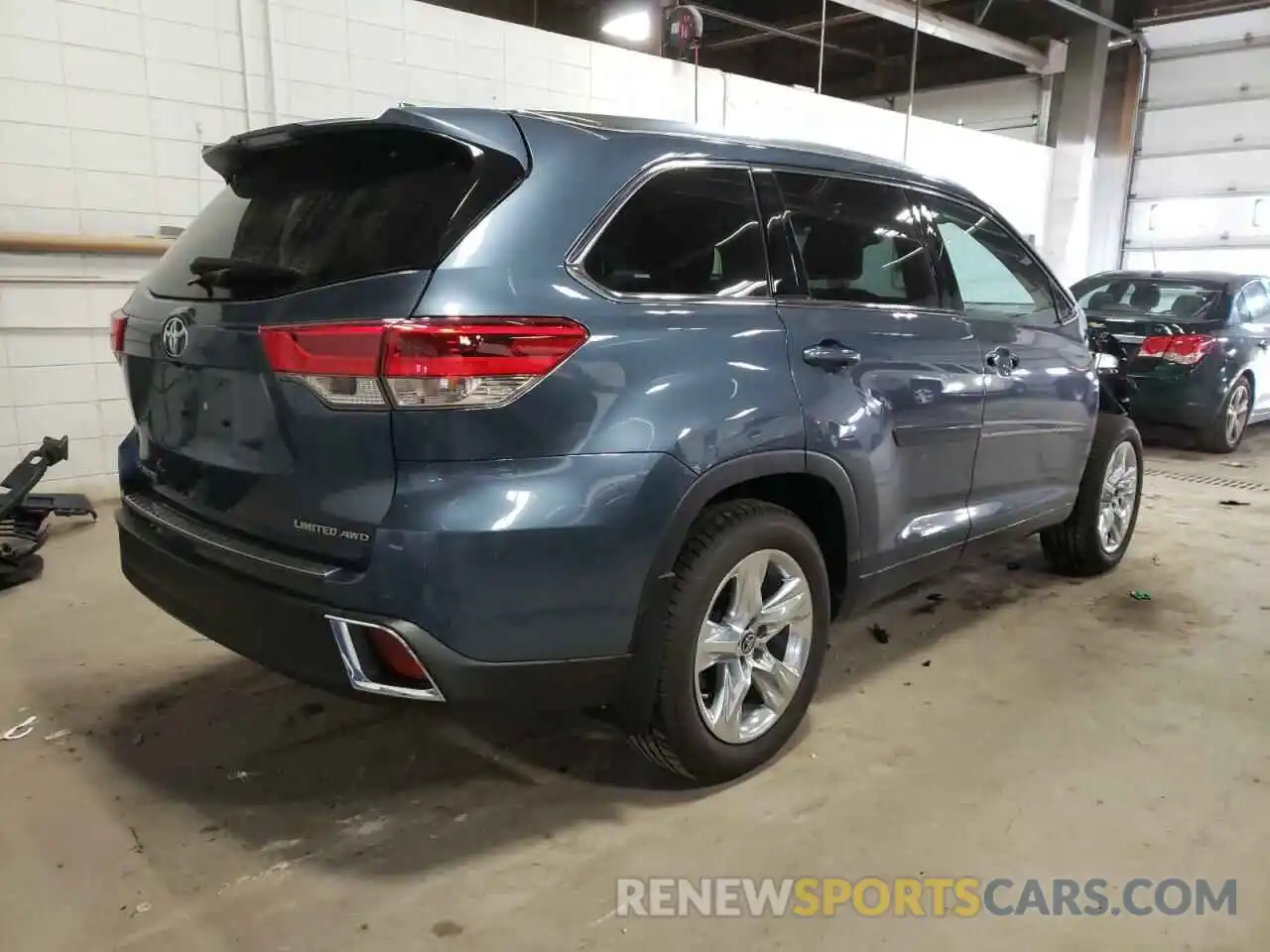 3 Photograph of a damaged car 5TDDZRFH9KS916166 TOYOTA HIGHLANDER 2019