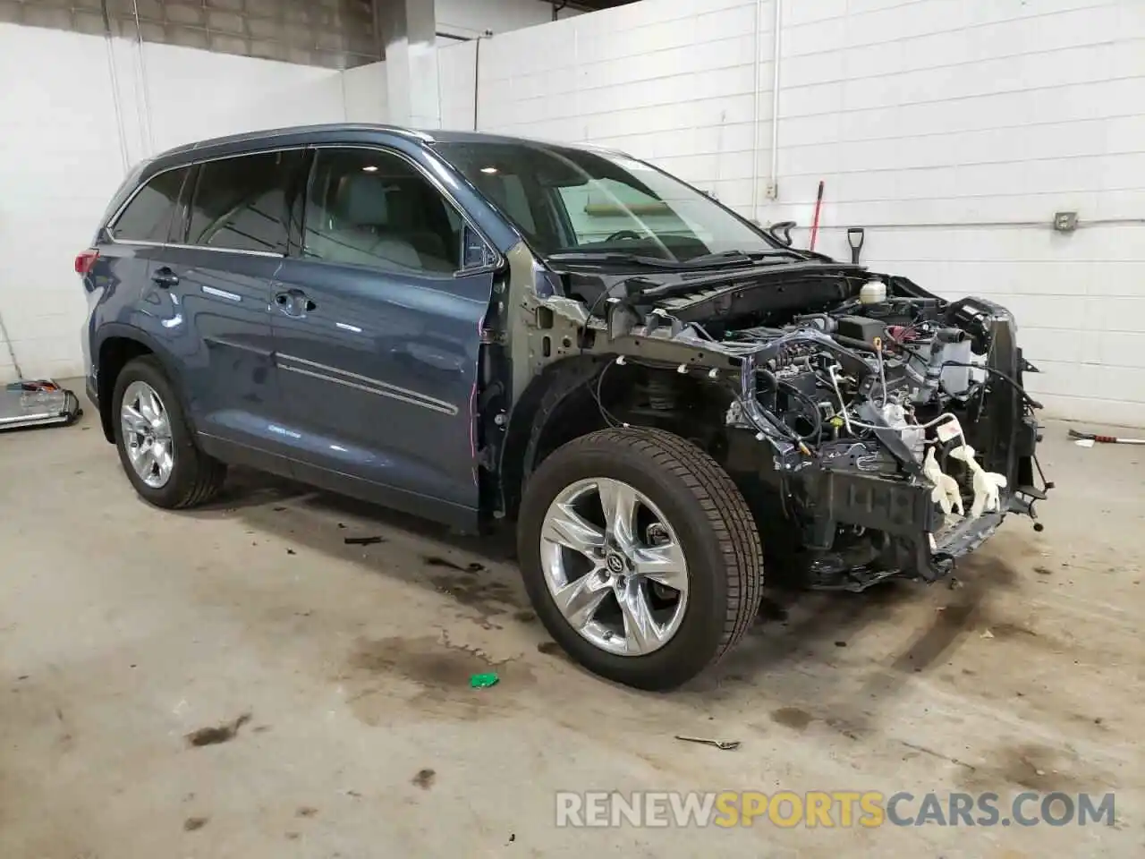 4 Photograph of a damaged car 5TDDZRFH9KS916166 TOYOTA HIGHLANDER 2019