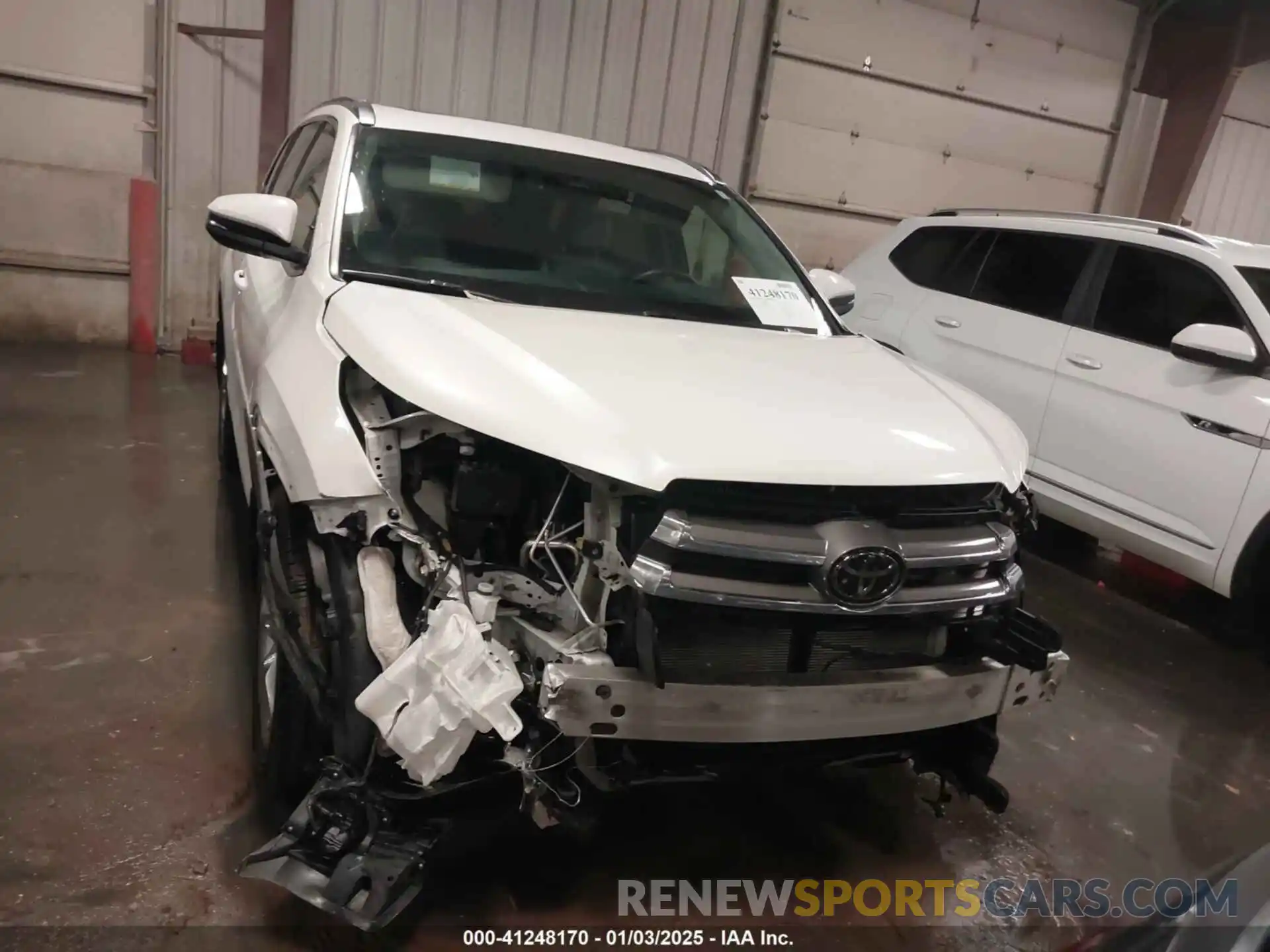 13 Photograph of a damaged car 5TDDZRFH9KS919102 TOYOTA HIGHLANDER 2019