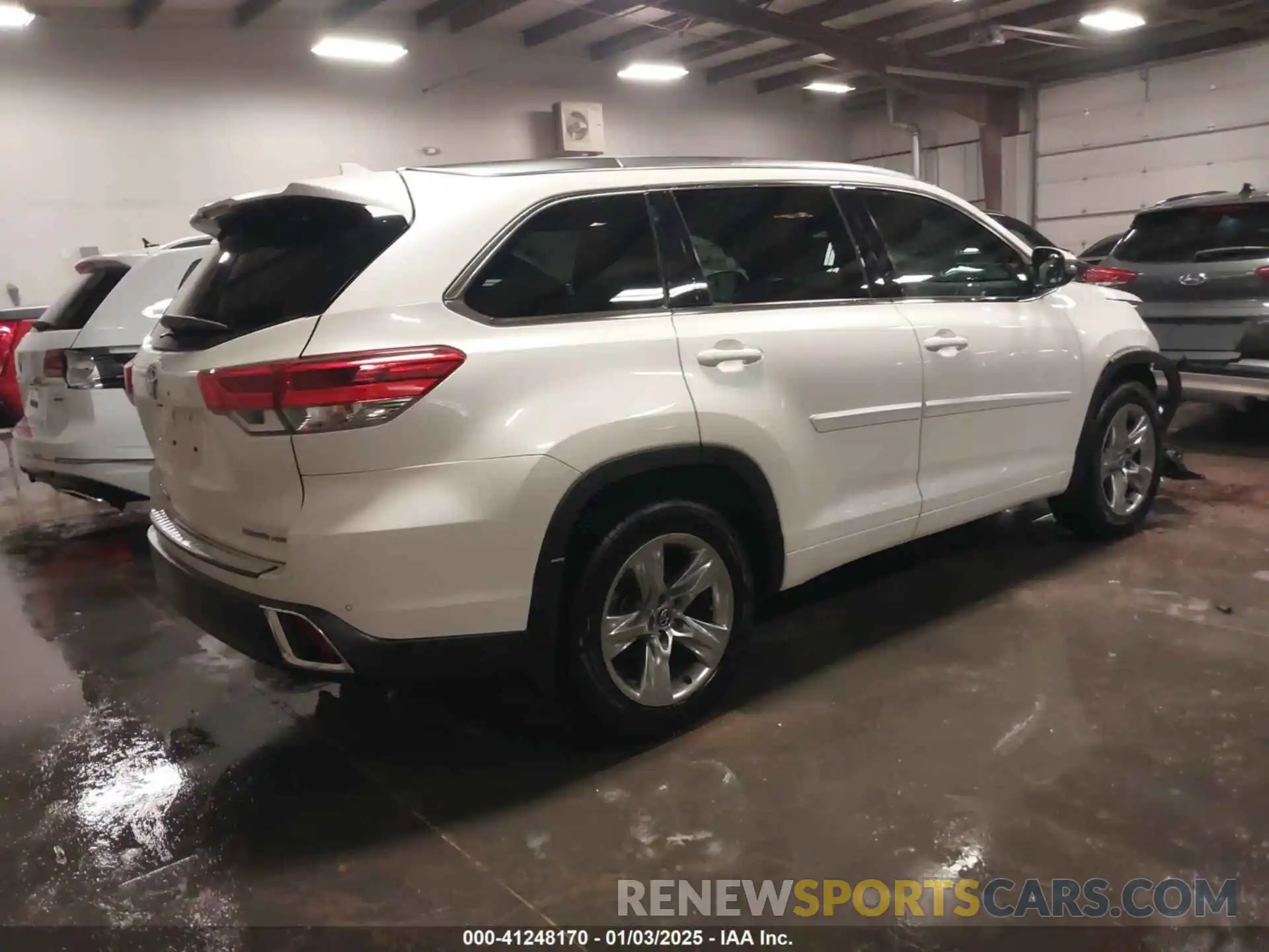 4 Photograph of a damaged car 5TDDZRFH9KS919102 TOYOTA HIGHLANDER 2019