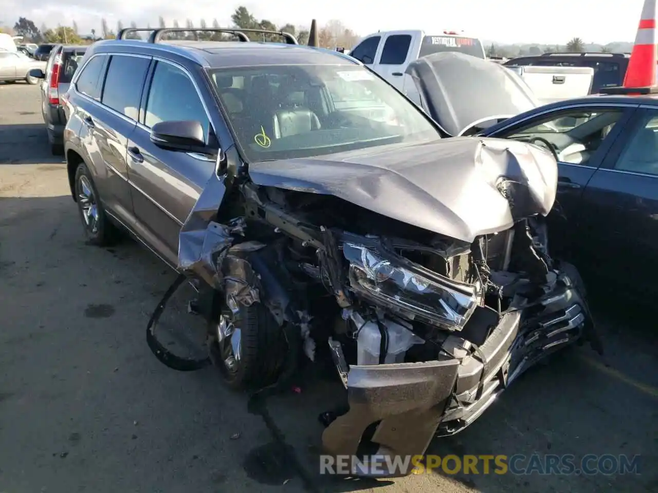 1 Photograph of a damaged car 5TDDZRFH9KS929953 TOYOTA HIGHLANDER 2019