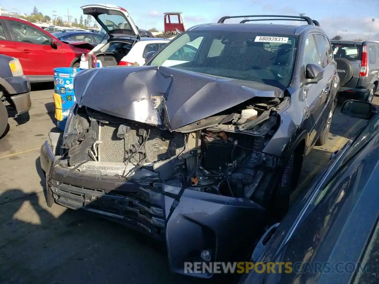 2 Photograph of a damaged car 5TDDZRFH9KS929953 TOYOTA HIGHLANDER 2019