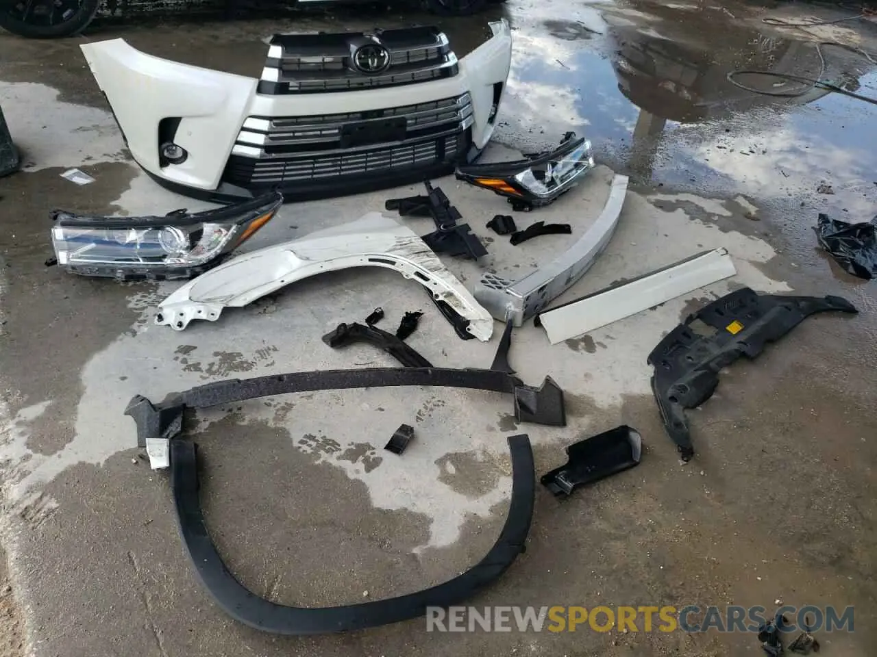 13 Photograph of a damaged car 5TDDZRFH9KS930908 TOYOTA HIGHLANDER 2019
