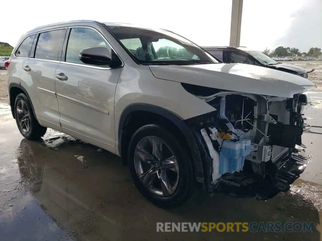 4 Photograph of a damaged car 5TDDZRFH9KS930908 TOYOTA HIGHLANDER 2019