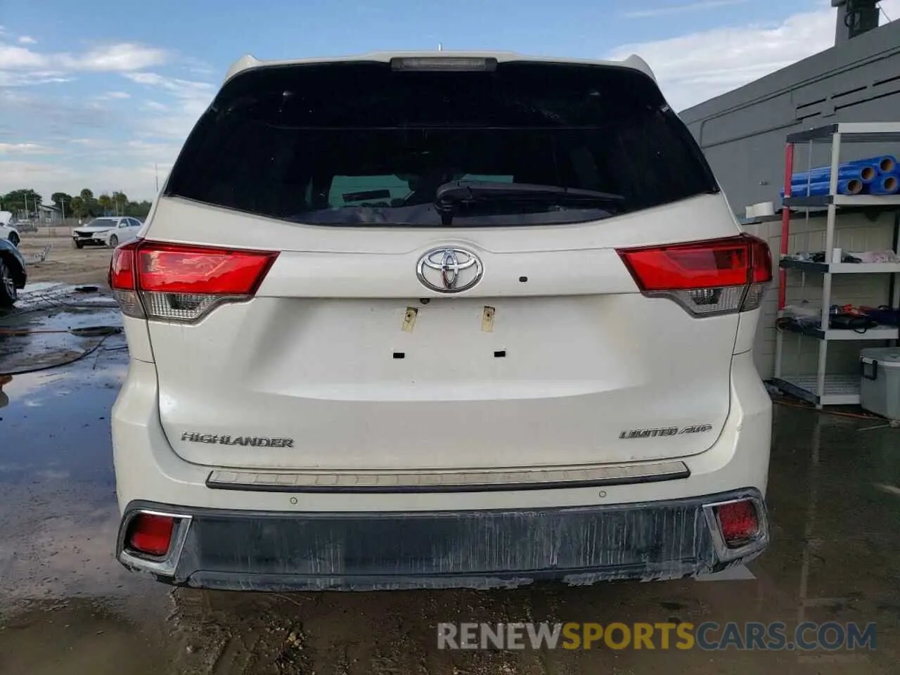 6 Photograph of a damaged car 5TDDZRFH9KS930908 TOYOTA HIGHLANDER 2019
