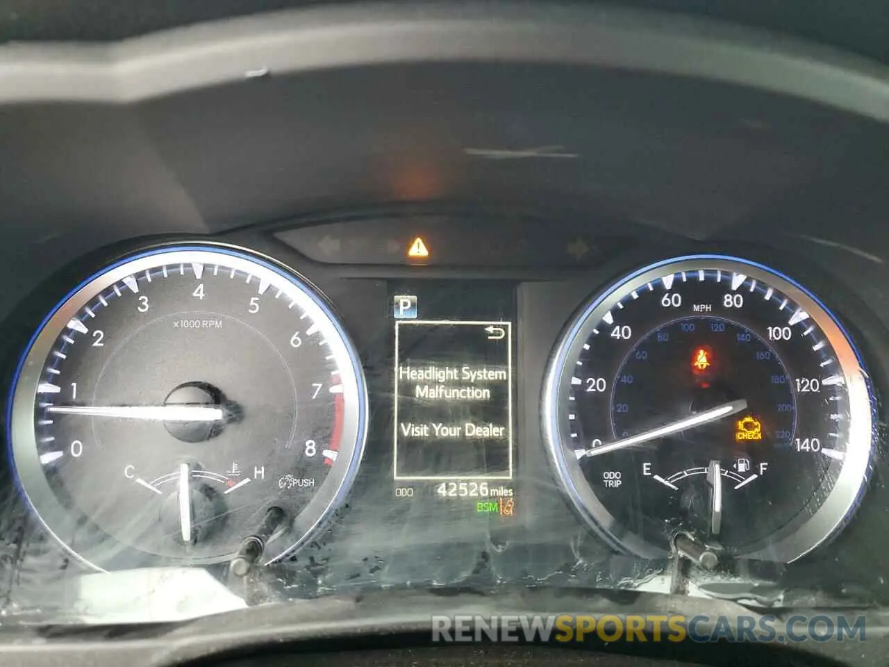 9 Photograph of a damaged car 5TDDZRFH9KS930908 TOYOTA HIGHLANDER 2019