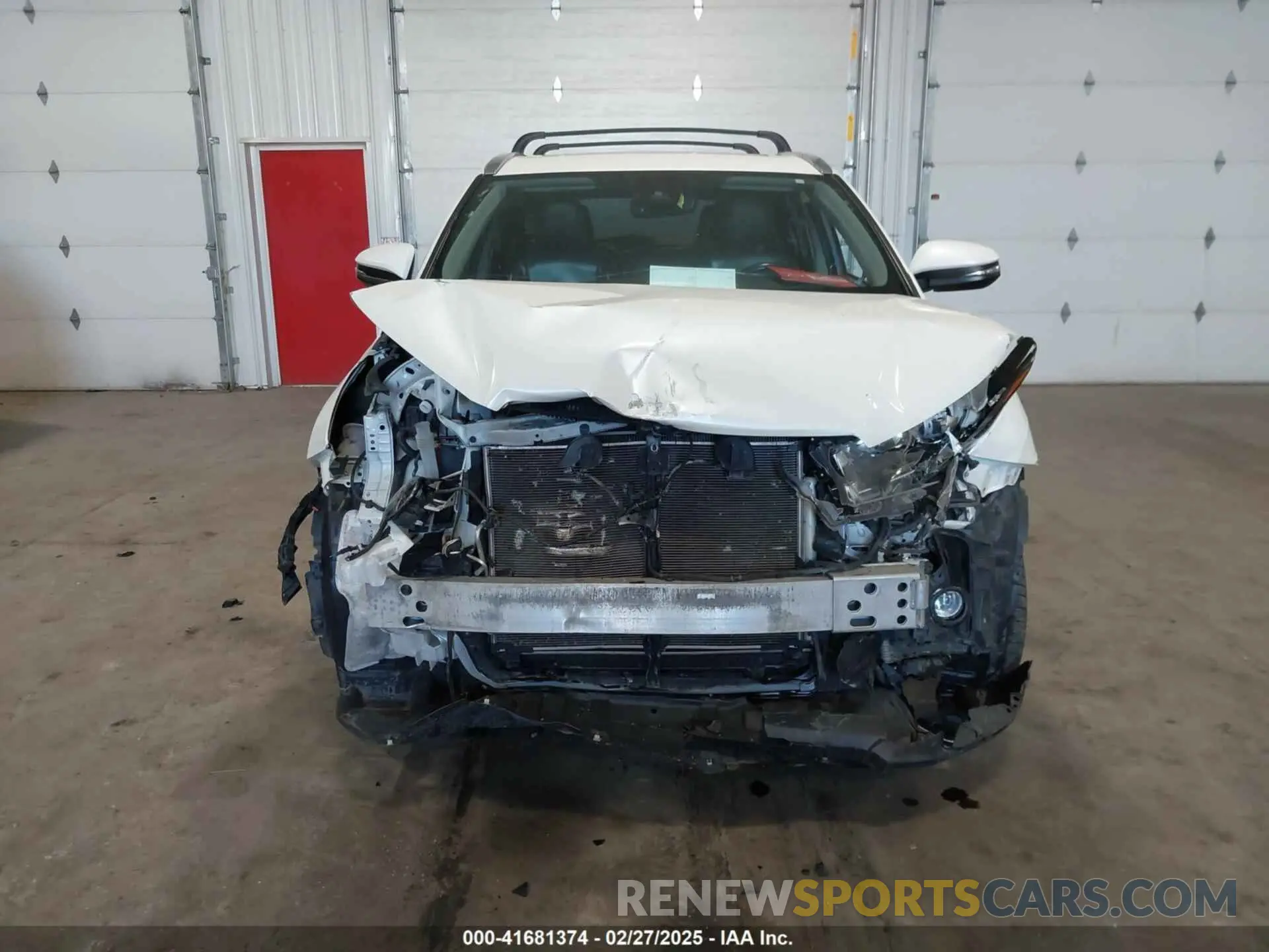 13 Photograph of a damaged car 5TDDZRFH9KS932609 TOYOTA HIGHLANDER 2019