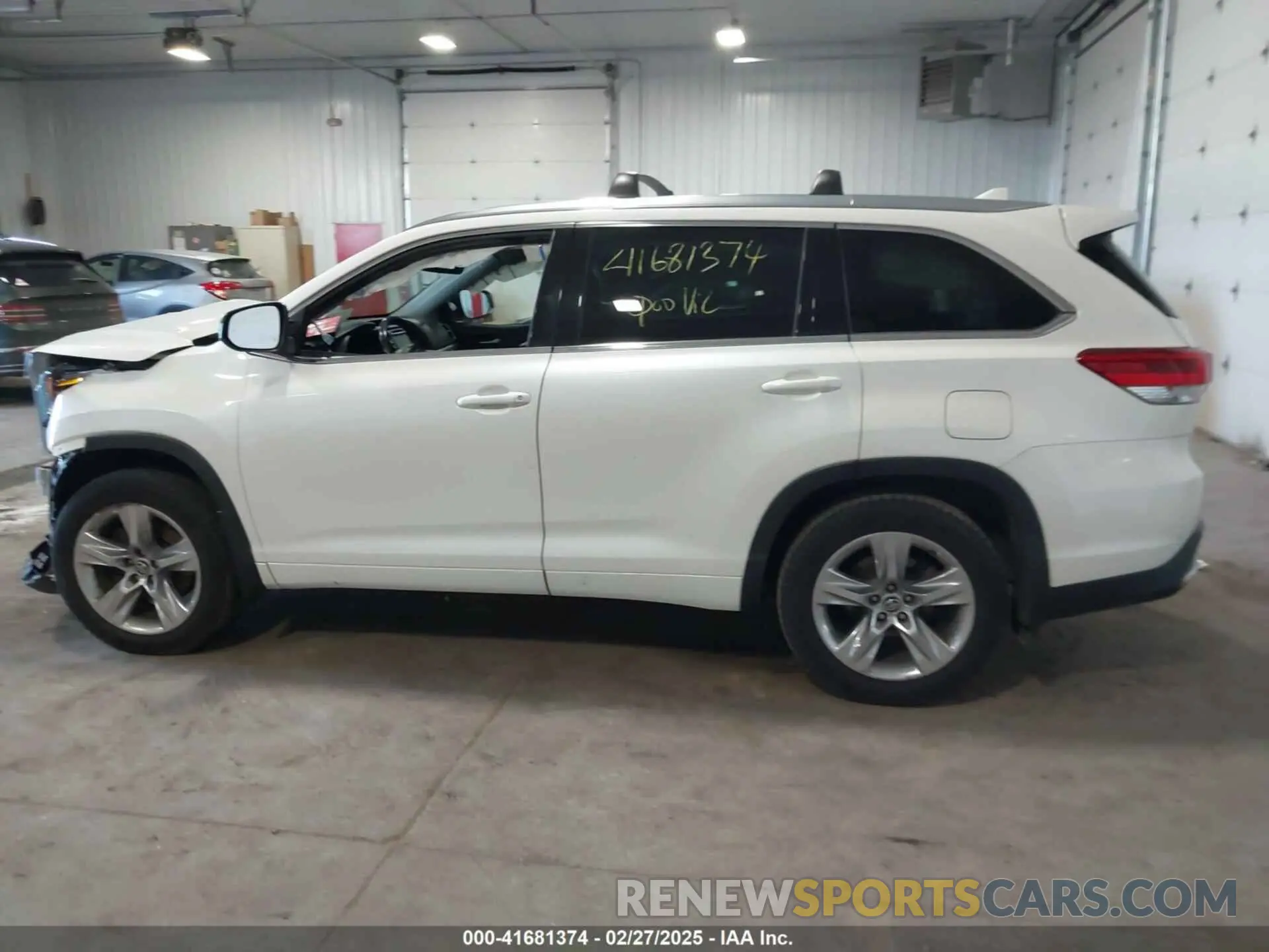 15 Photograph of a damaged car 5TDDZRFH9KS932609 TOYOTA HIGHLANDER 2019