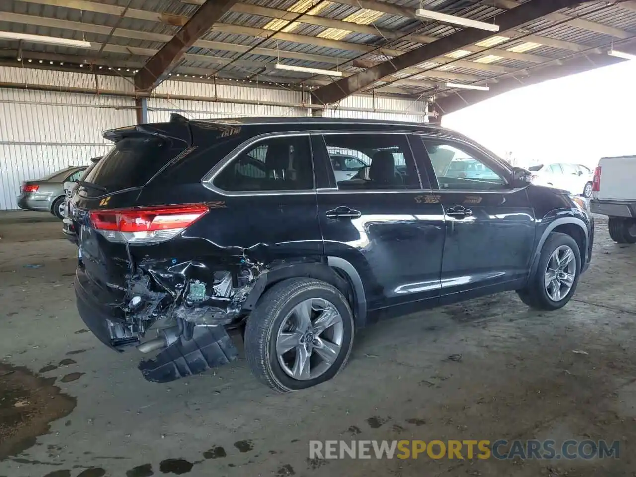 3 Photograph of a damaged car 5TDDZRFH9KS977677 TOYOTA HIGHLANDER 2019