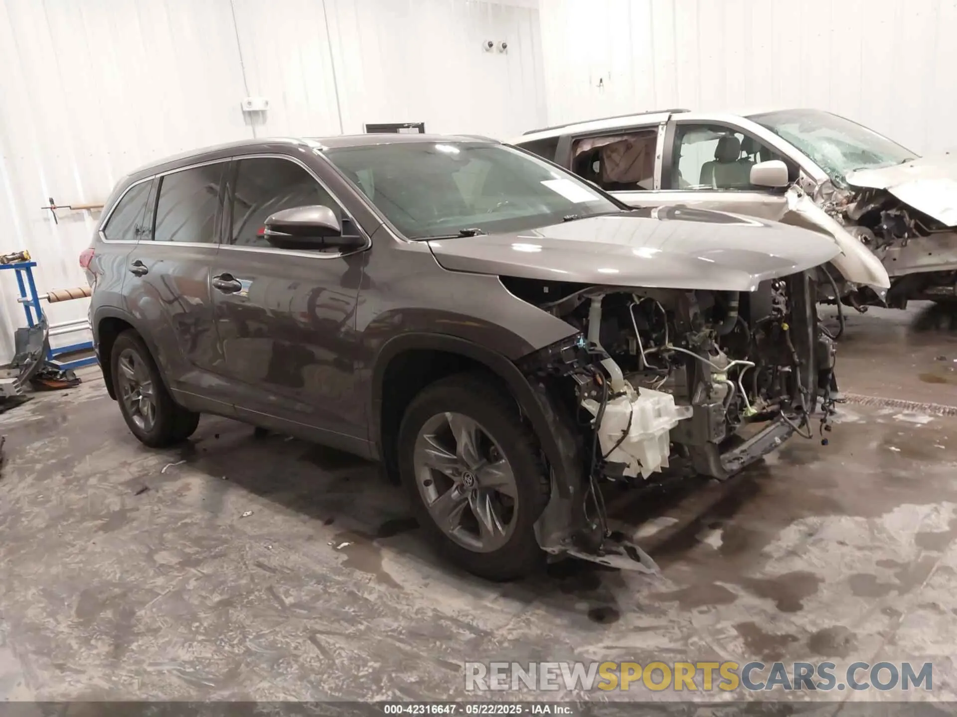 1 Photograph of a damaged car 5TDDZRFH9KS983043 TOYOTA HIGHLANDER 2019